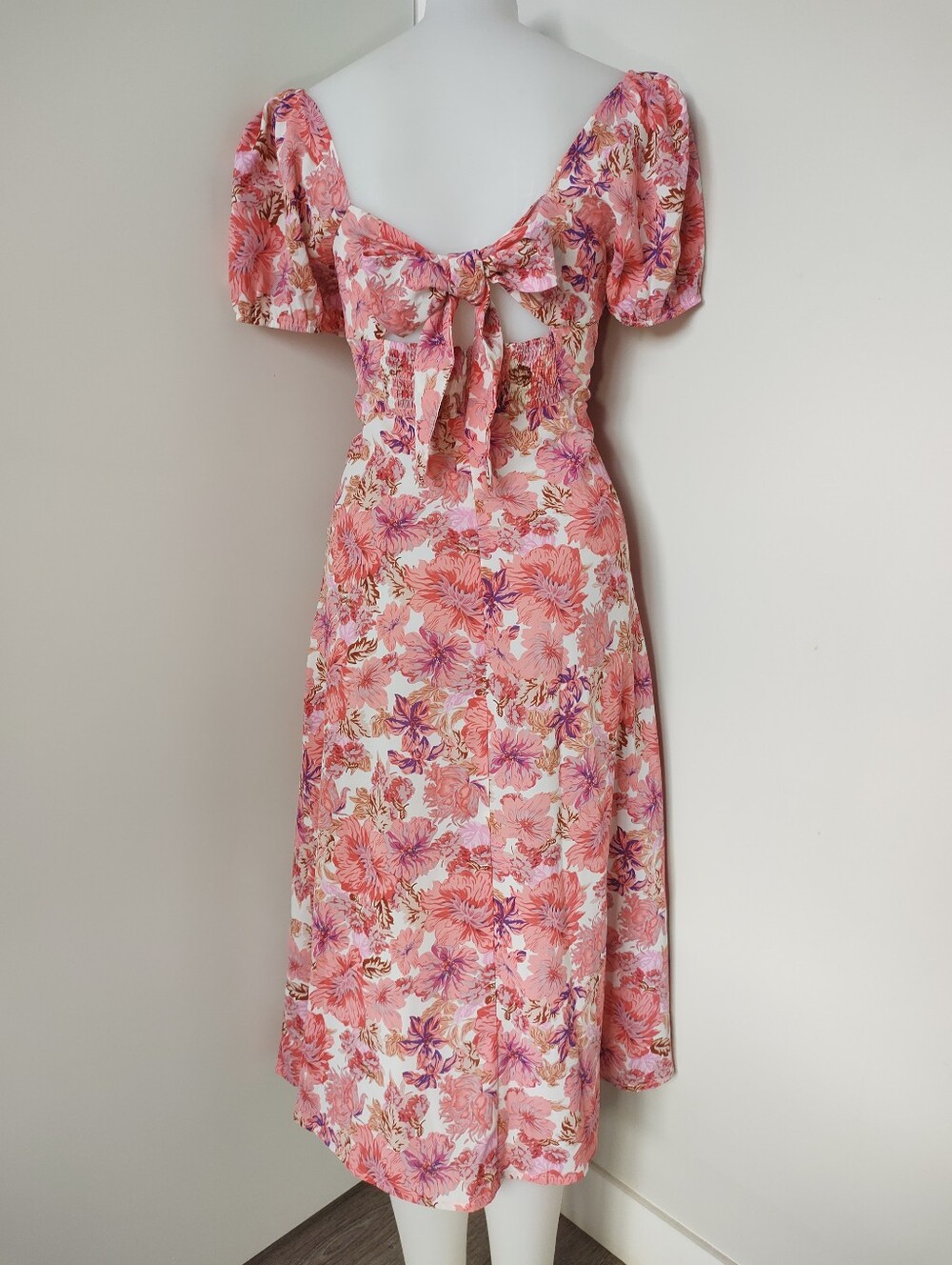 Luxedo Romantic Pink Floral Heart-Neck Puff-Sleeve Midi Dress - Picture 3 of 13